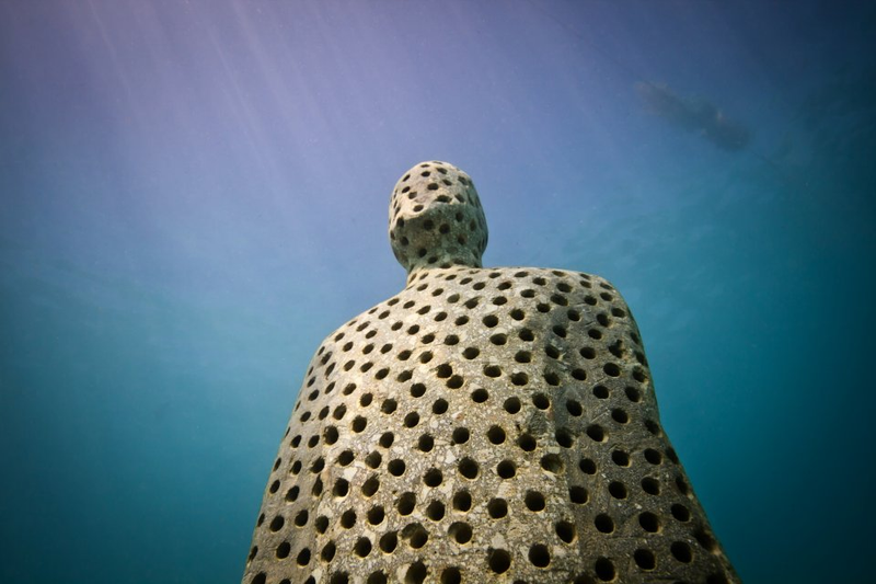 Illustration for article titled The Astonishing Treasures of Underwater Art Galleries